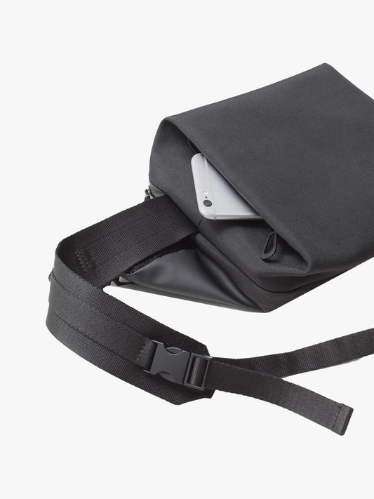 Isarau M Obsidian Black