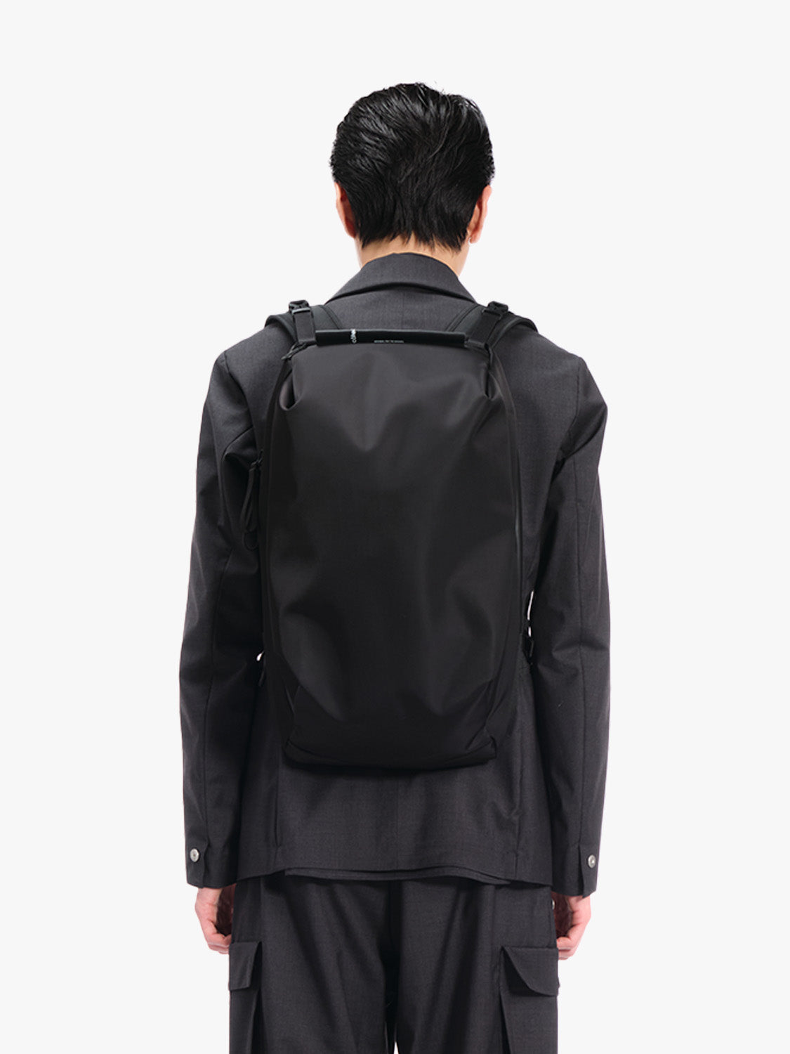 Saru Sleek Black