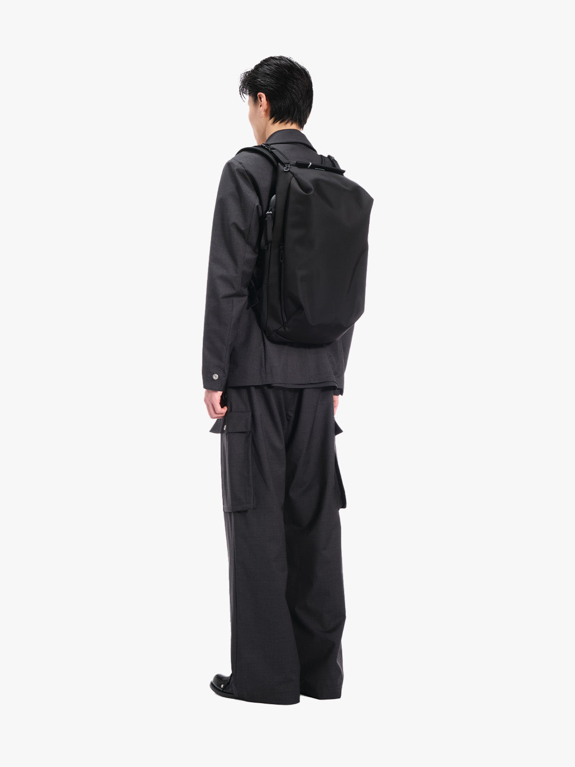 Saru Sleek Black