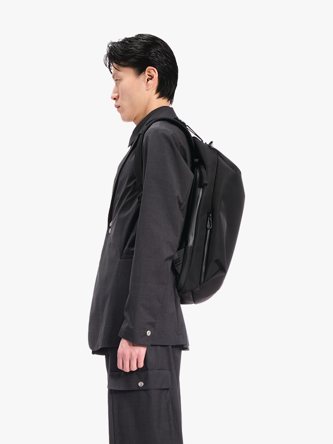 Saru Sleek Black
