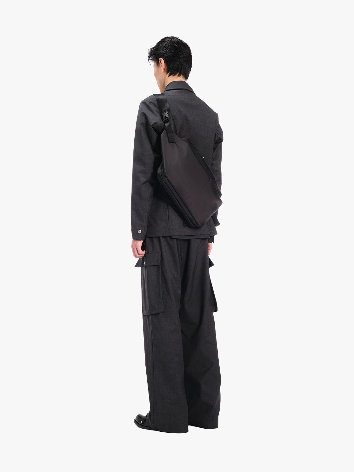 Isarau L Sleek Black